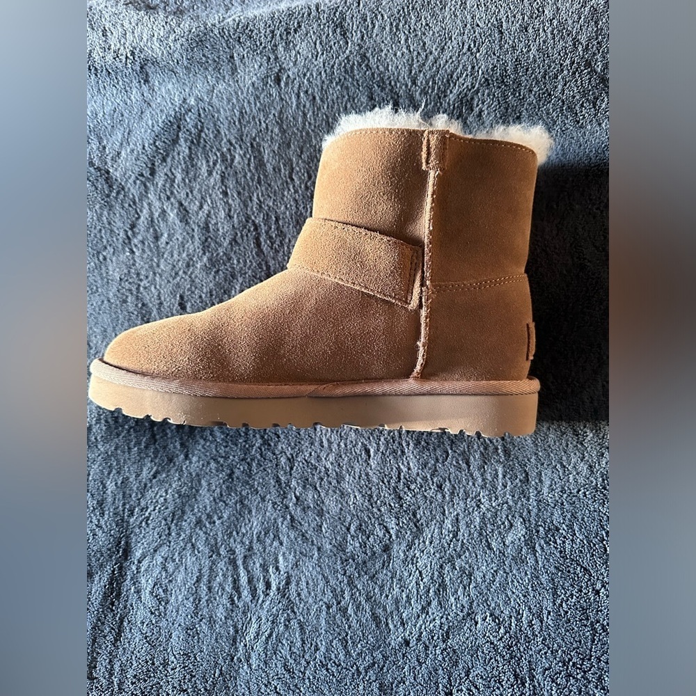 NIB UGG Bailey Mini Logo Strap Bootie - Size Womens 5 - Color Brown - Picture 5 of 13